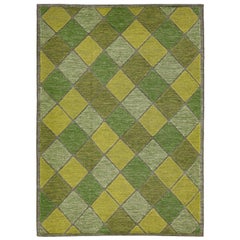 Tapis en laine de style suédois contemporain, vert, fait à la main avec motif géométrique