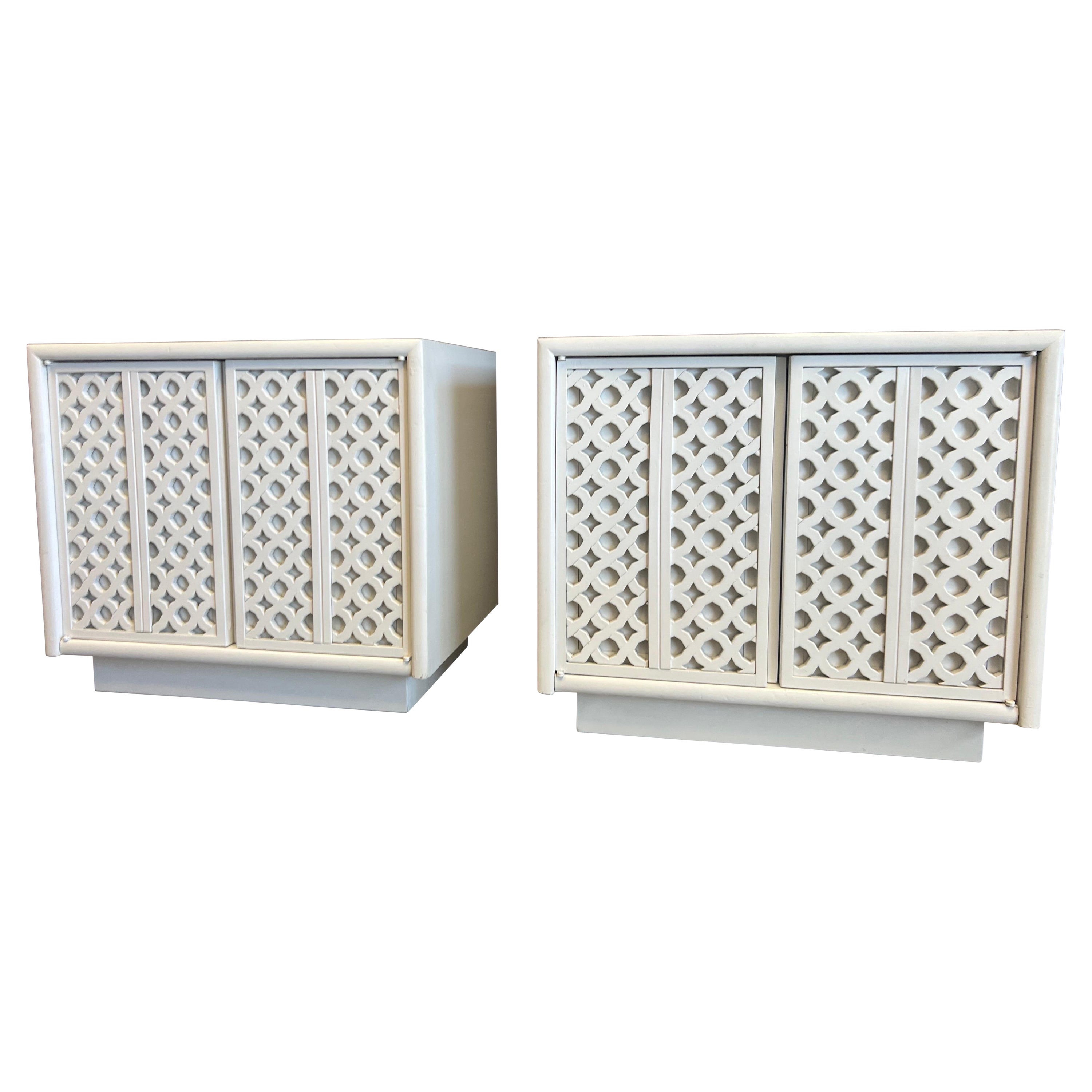 A pair that of Palm Beach Regency White Lacquered Honeycomb Cabinet nightstands  For Sale