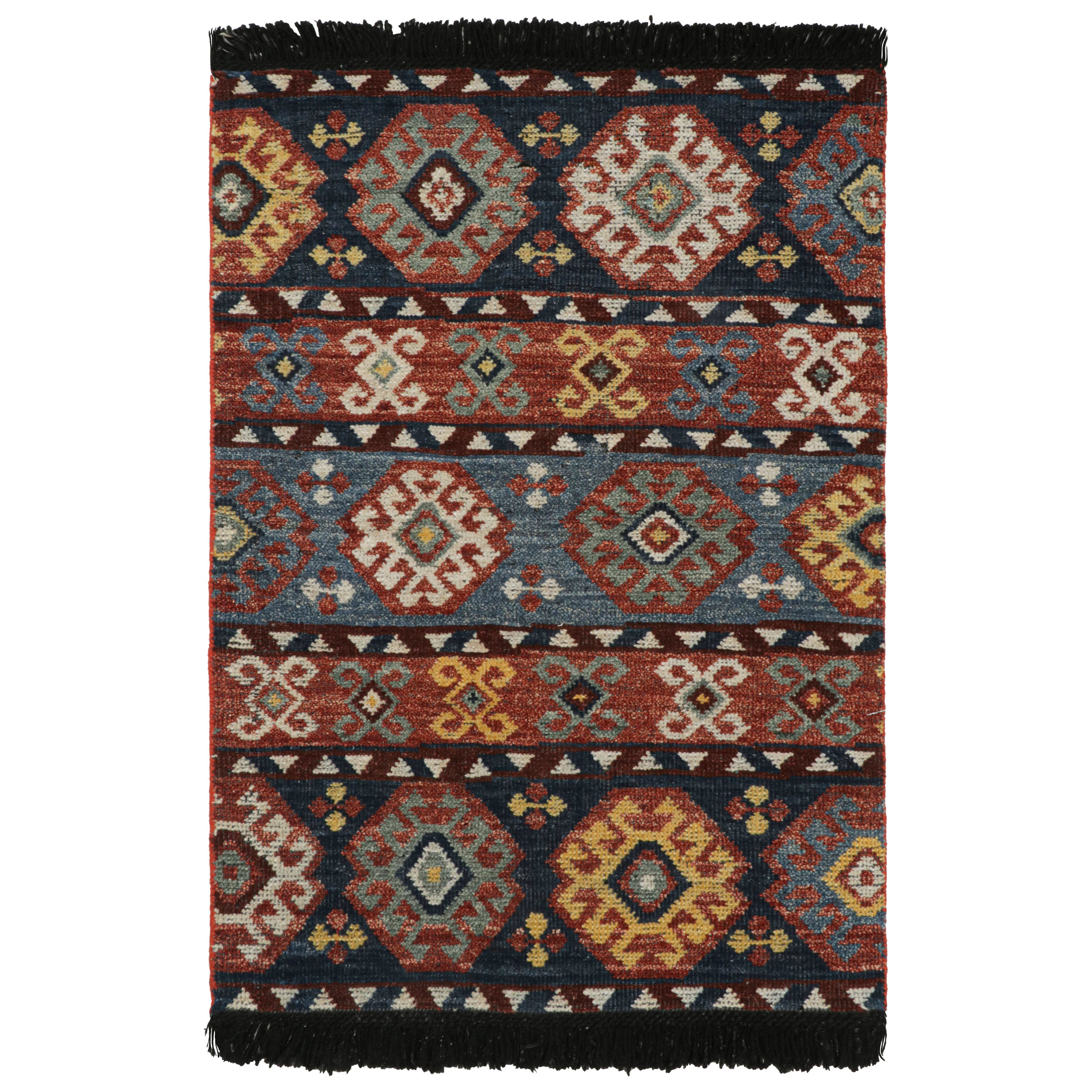 Tapis d'inspiration turque avec motifs géométriques et médaillons de Rug & Kilim