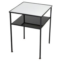 Mesa auxiliar Artimeta de dos niveles de cristal y metal en blanco y negro