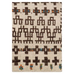 Rug & Kilim's Moroccan Style Geometric Scatter Rug in Beige-Brown (tapis géométrique de style marocain en beige et brun)