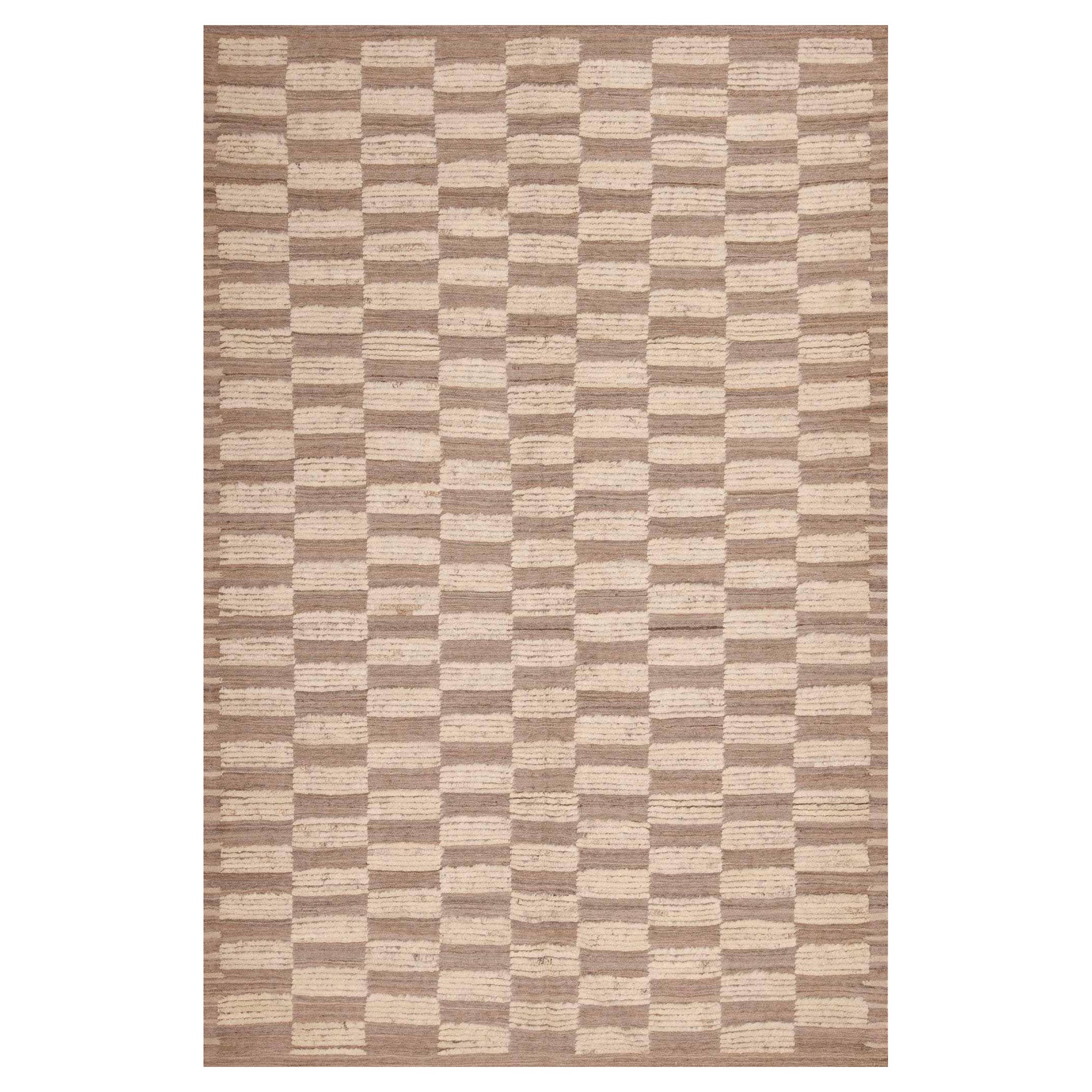 Nazmiyal Collection Modern Light Grey and Ivory Color Room Size Rug 6'6" x 9'6" For Sale