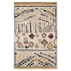 Tapis de style marocain à motifs géométriques colorés de Rug & Kilim