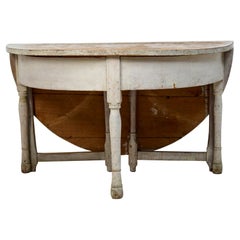 Ancienne table console ronde en pin massif, fabriquée à la main dans le nord de la Suède 