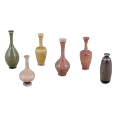 John Andersson pour Höganäs, Suède. Collection de six vases miniatures en céramique