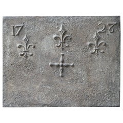 Französische Louis XIV.-Kaminplatte / Rückwand mit Fleurs De Lys und Kreuz aus dem 18. Jahrhundert