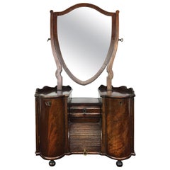 Antique miroir de toilette en forme de bouclier avec armoire inférieure