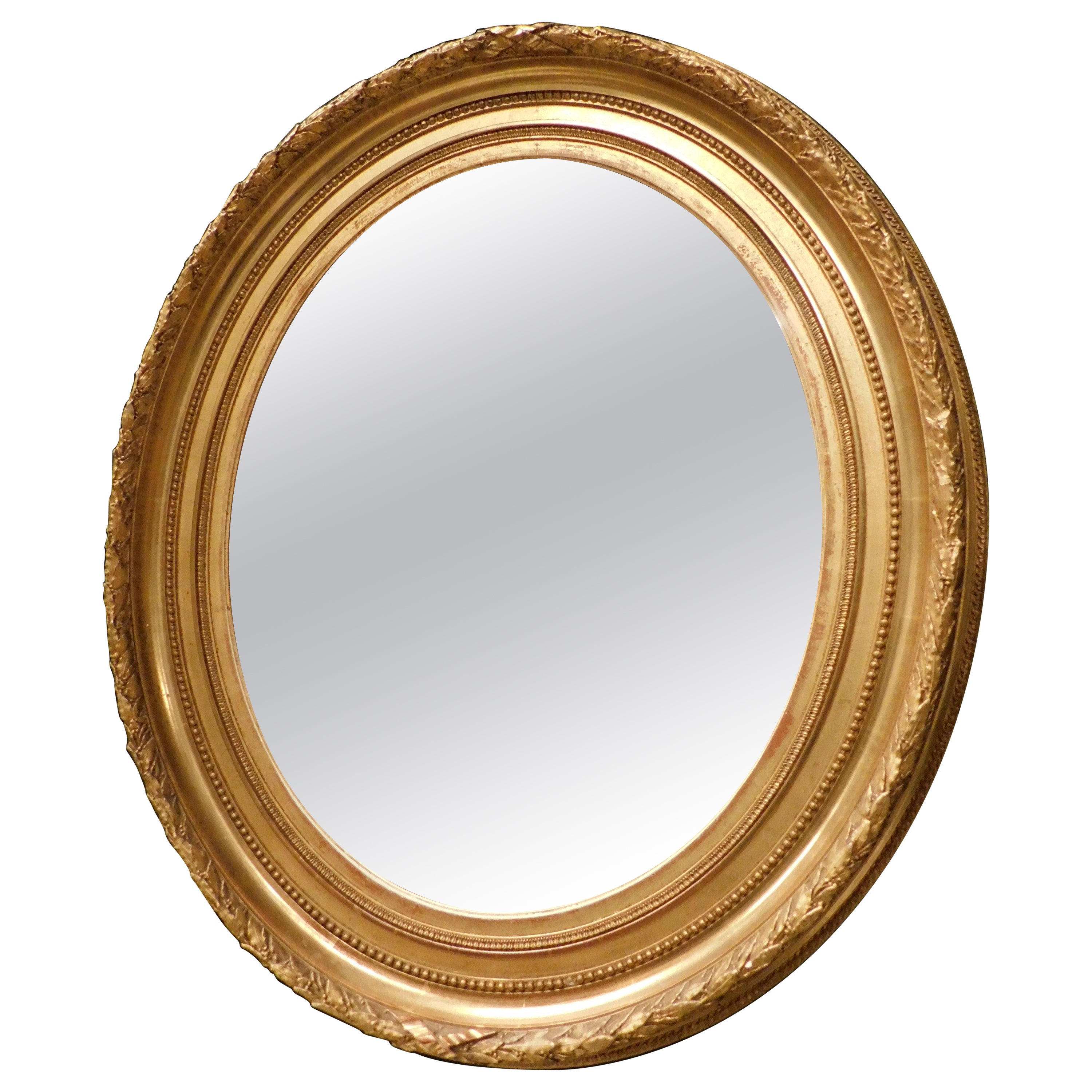 Vieux miroir ovale en bois doré sculpté, Italie en vente