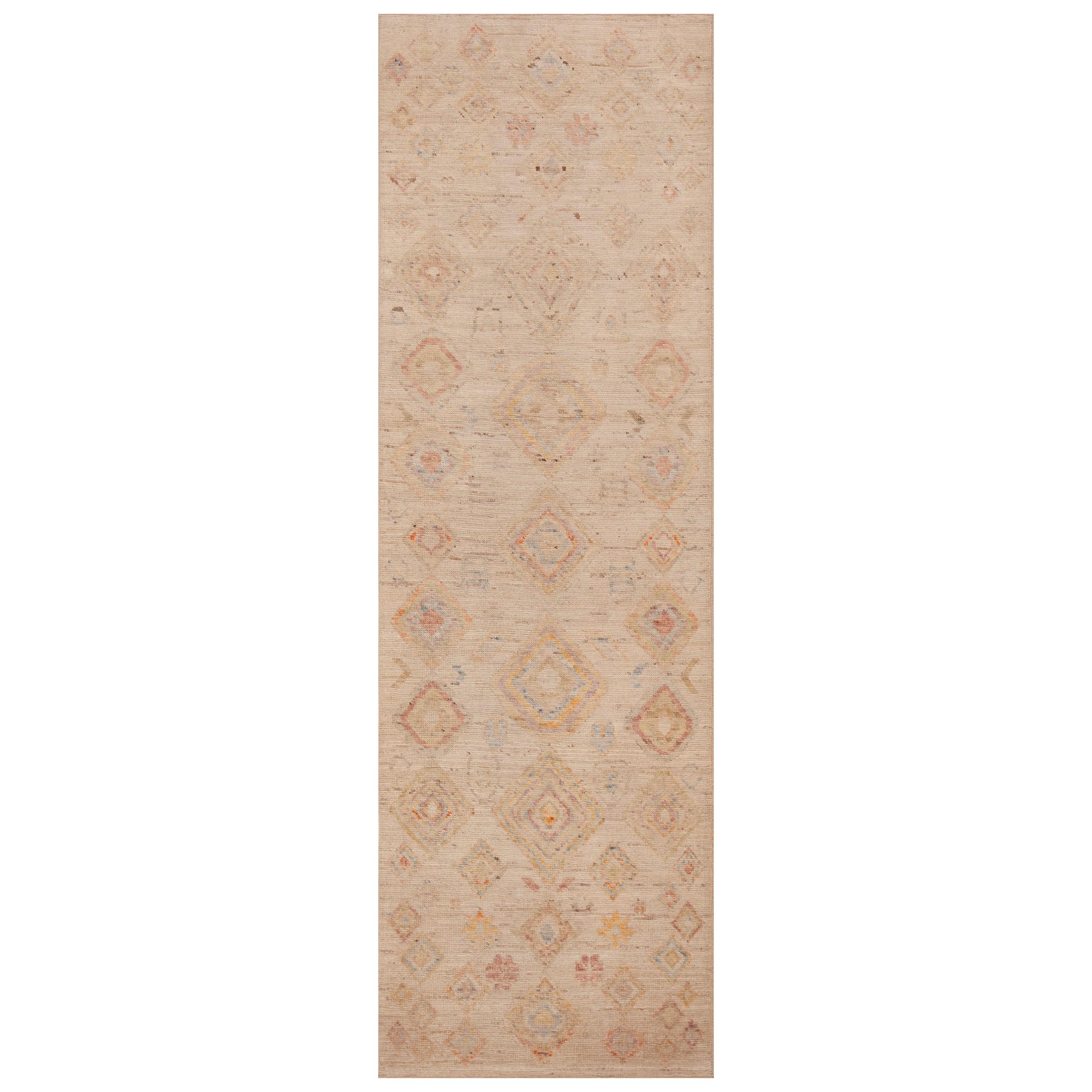 Nazmiyal Collection Ivory and Rustic Tribal Pattern Modern Runner Rug 3' x 9'9" For Sale