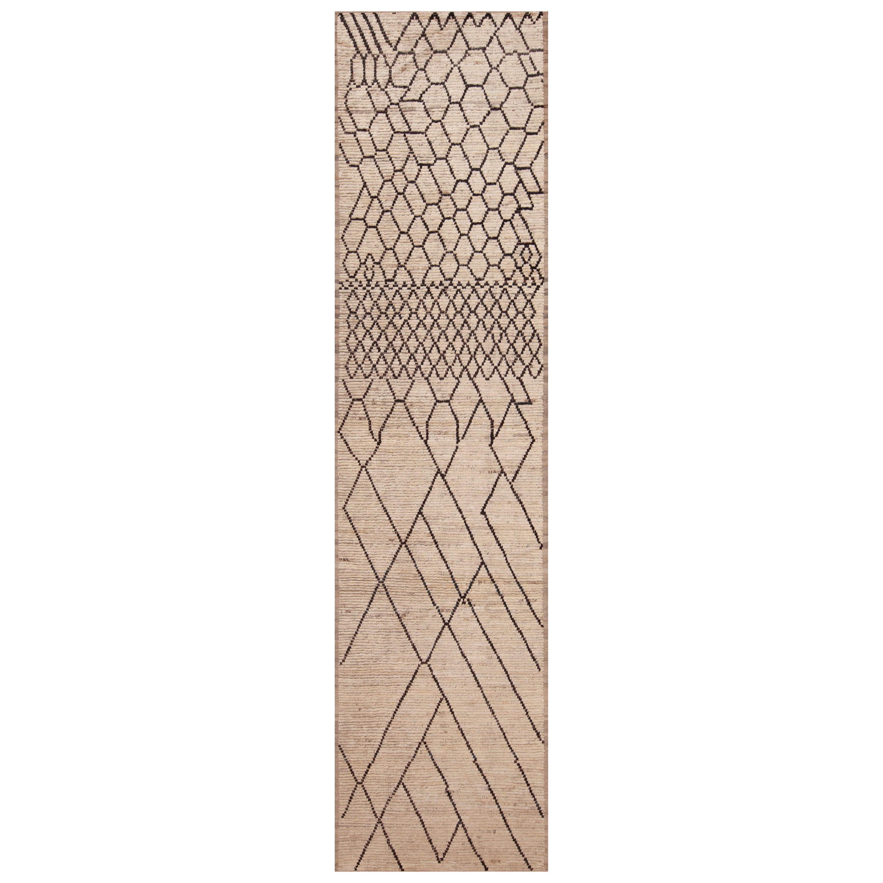 Tapis de course moderne géométrique anthracite de la collection Nazmiyal, 3'4" x 13'2" en vente