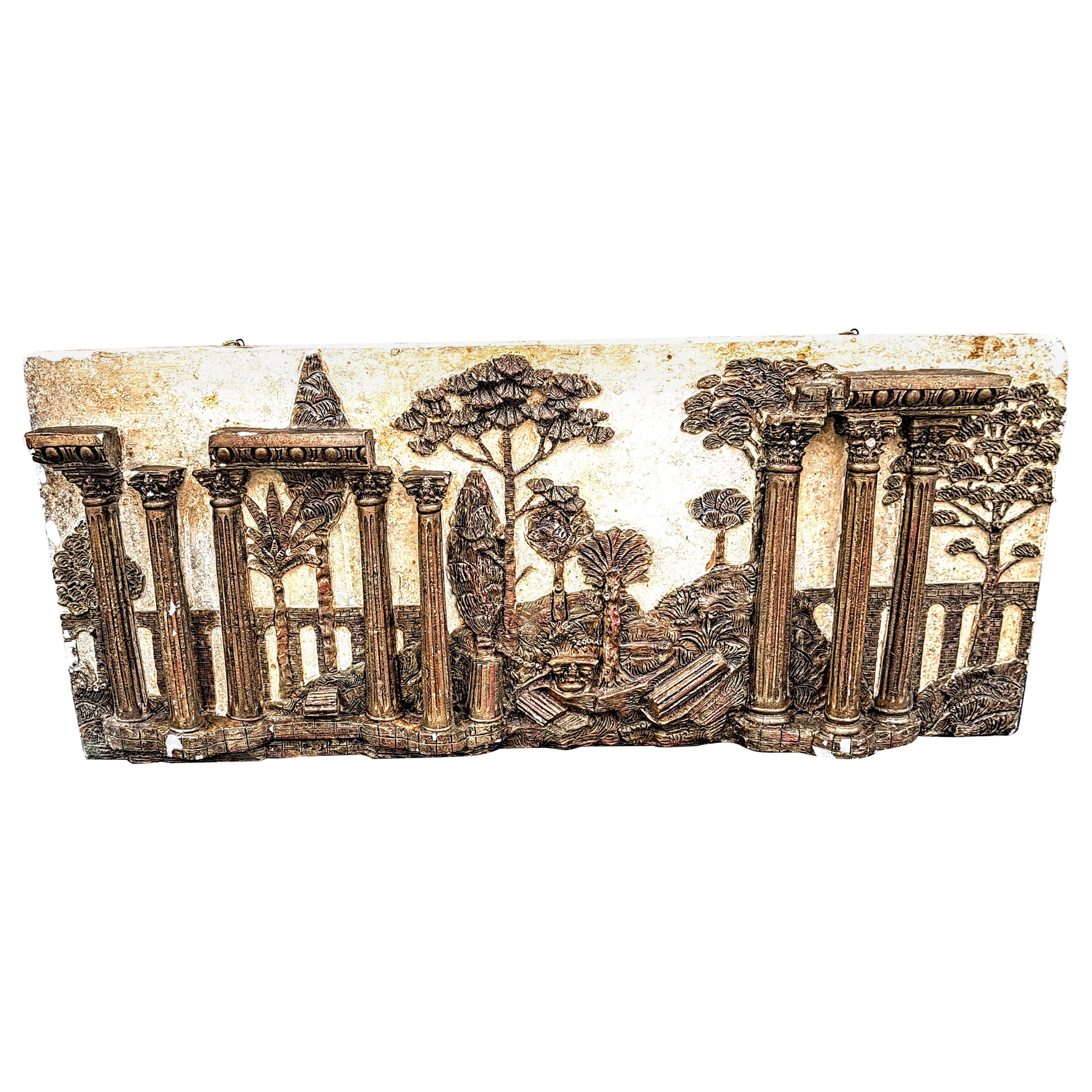 Très grande fresque en plâtre doré représentant des colonnes grecques  en vente