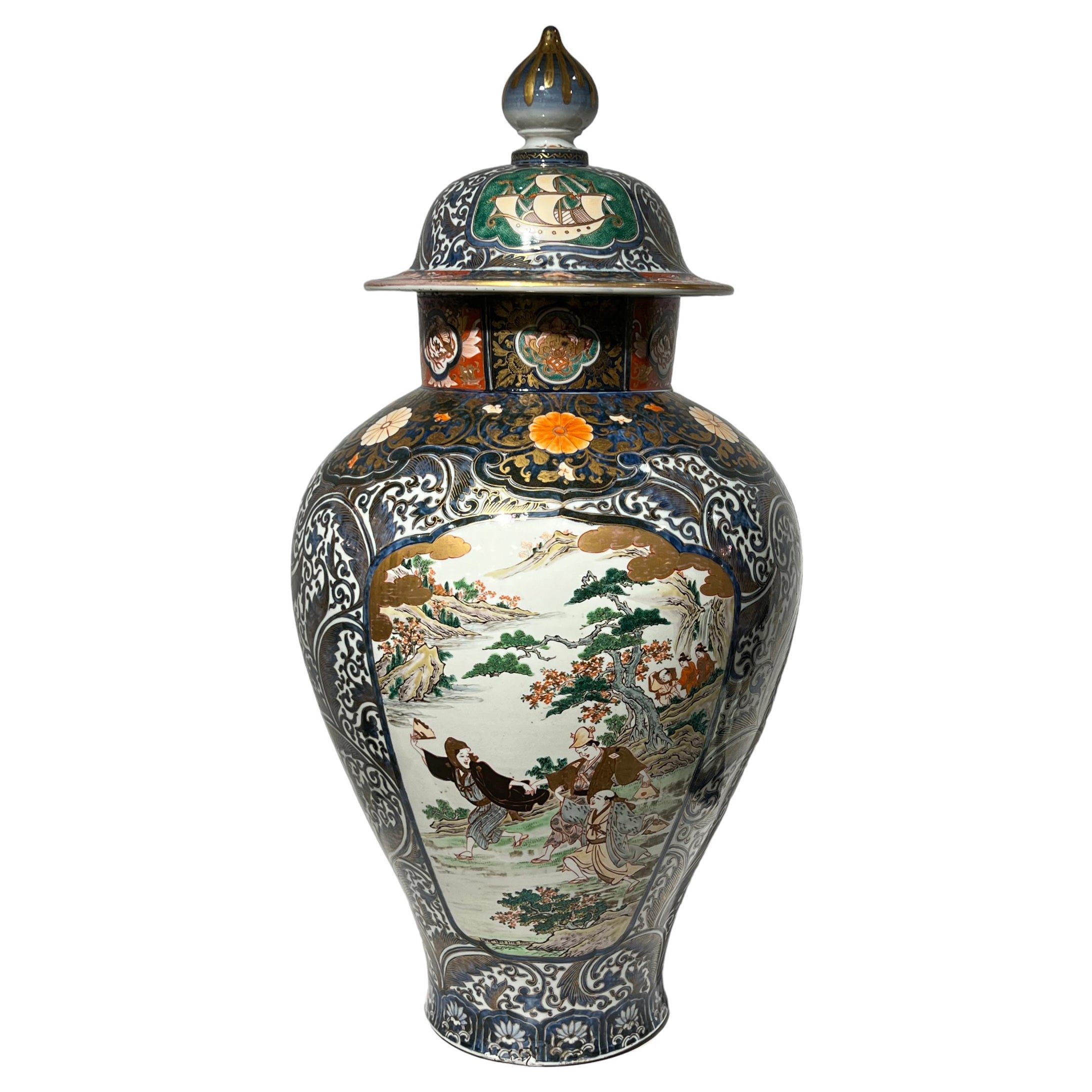 Large 19 century Japanese Imari covered vase For Sale