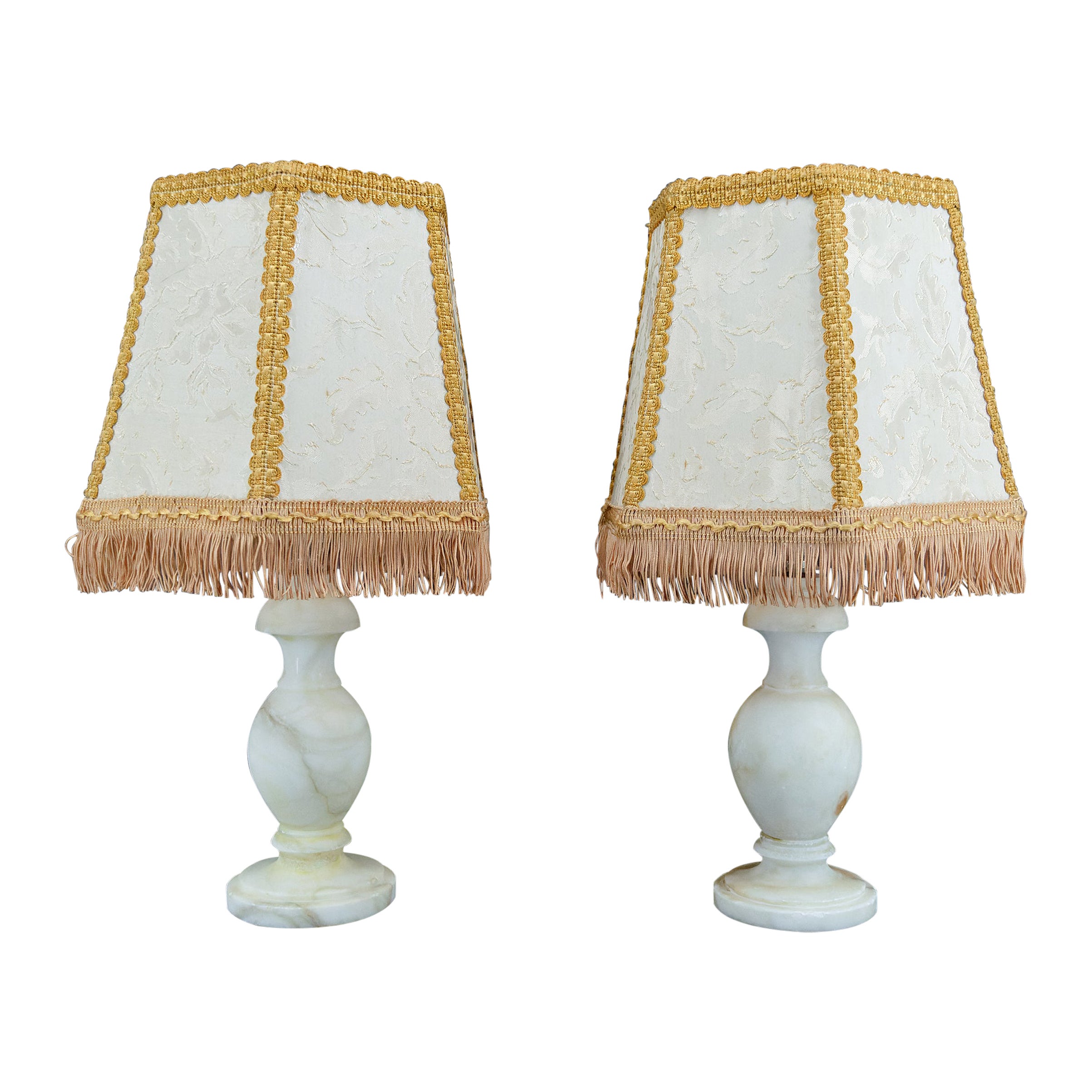 Pair of alabaster lamps, Neo-Classical / Hollywood Regency, Italy, circa 1940 For Sale