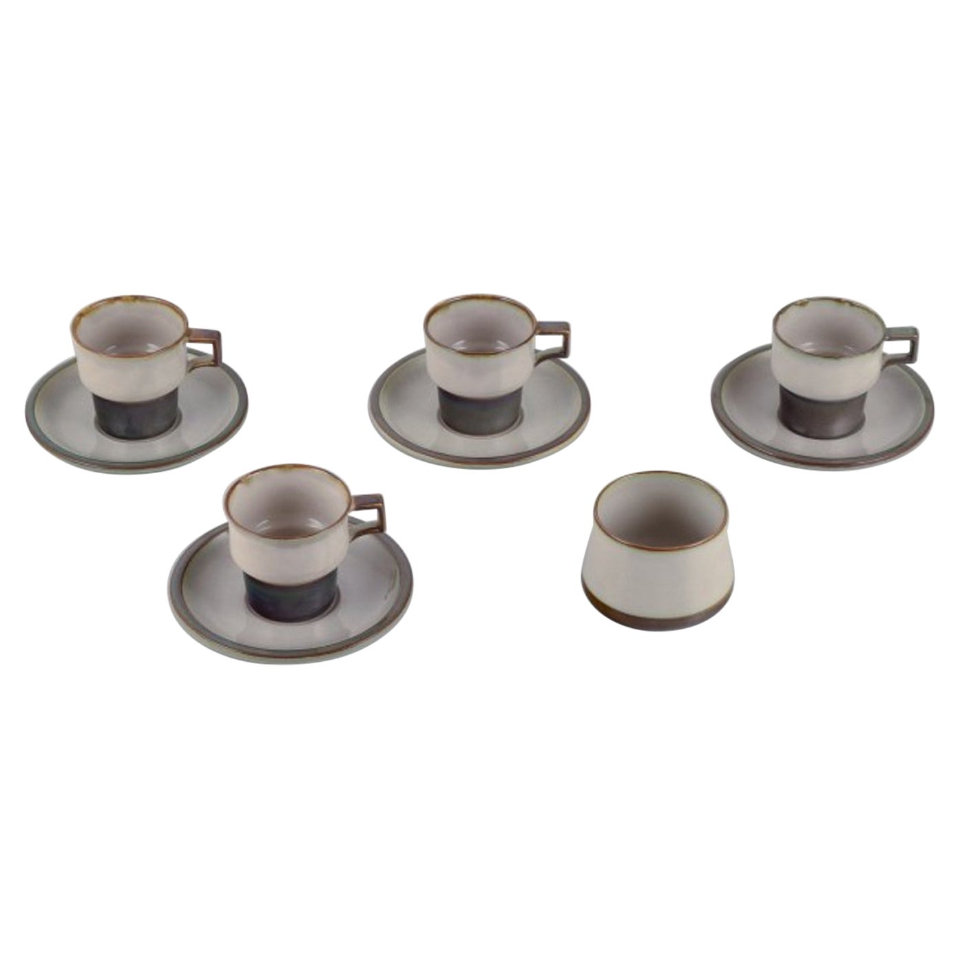 Bing & Grøndahl. Four sets of Tema coffee cups with saucers and a sugar bowl