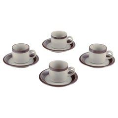 Arabia, Finlandia. "Karelia". Quattro set di tazzine e piattini da caffè.