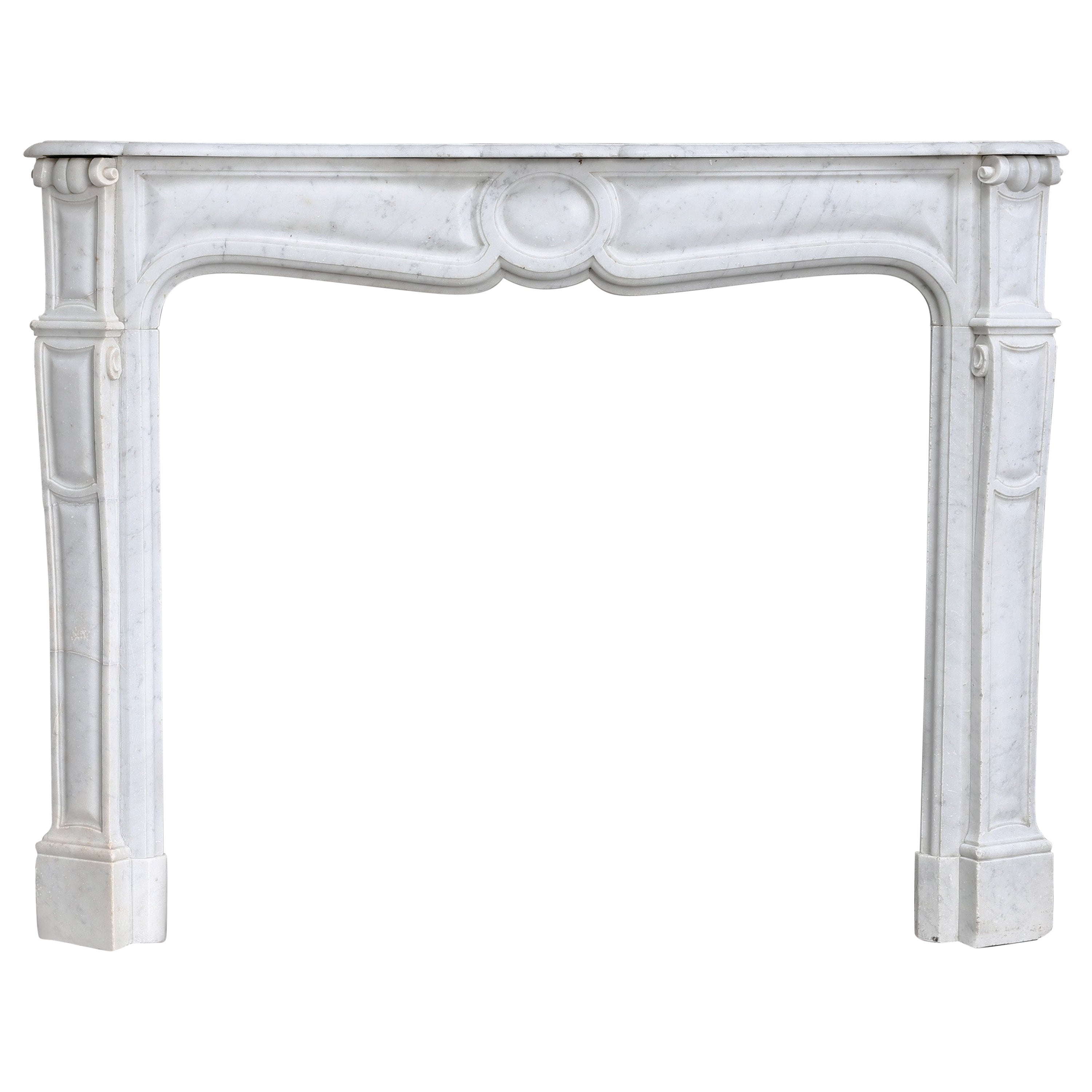chimenea antigua de mármol de Carrara en estilo Pompadour