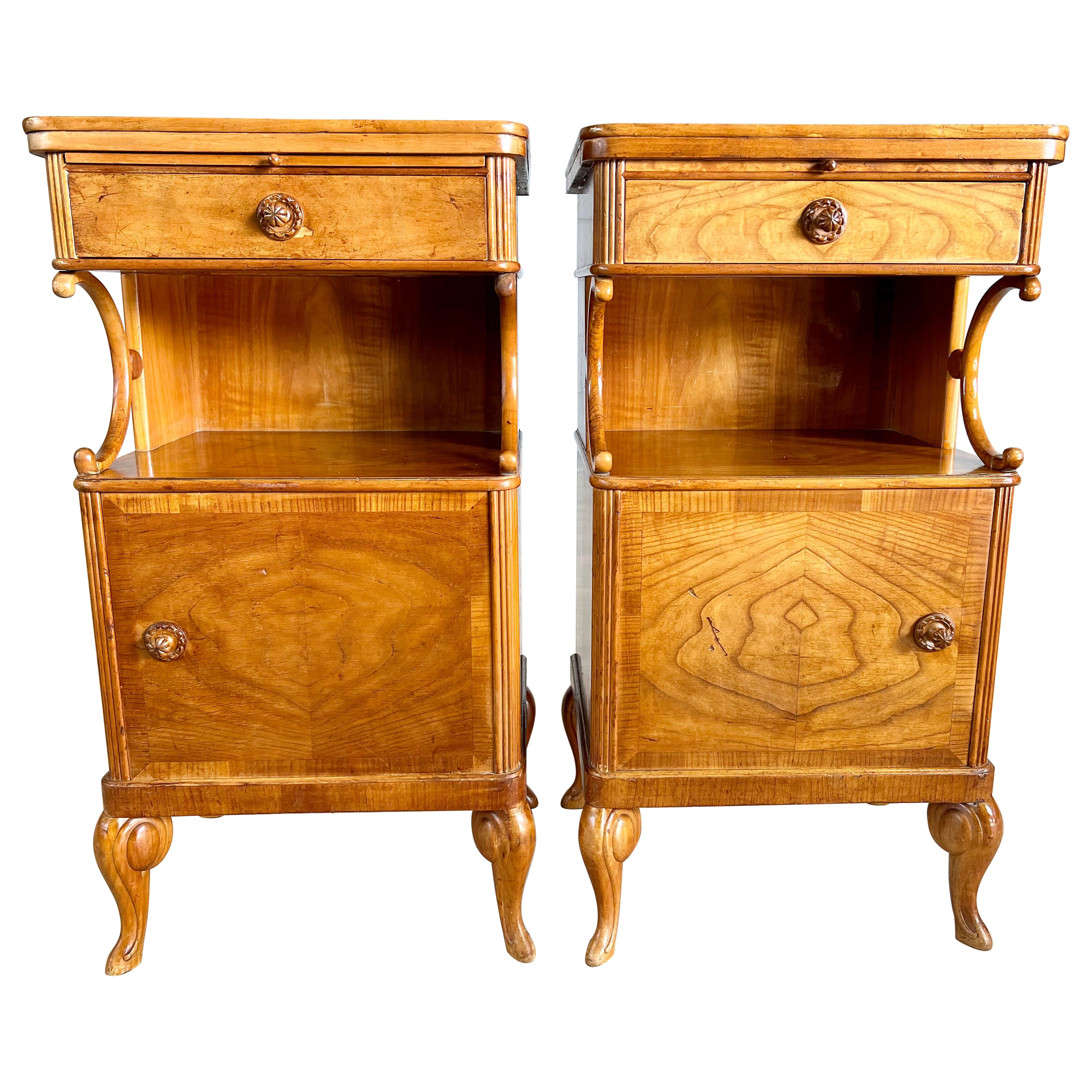 Pair of Vintage Queen Anne Style Bedside Cabinets or Nighstands For Sale