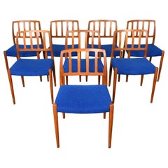 Ensemble de huit chaises de salle à manger Moller modèle 83 en teck
