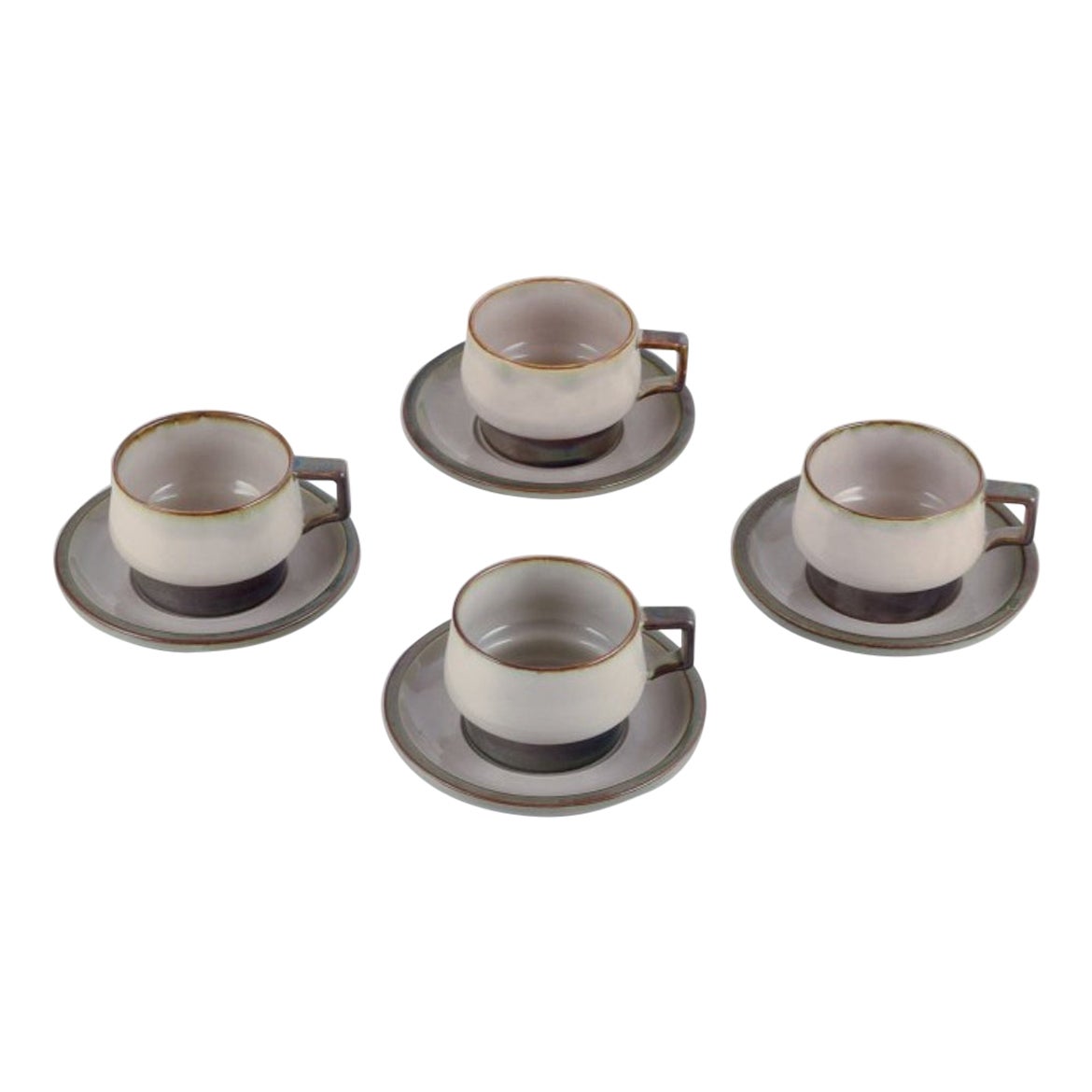 Bing & Grøndahl. Four sets of 'Tema' tea cups with saucers in stoneware.  For Sale