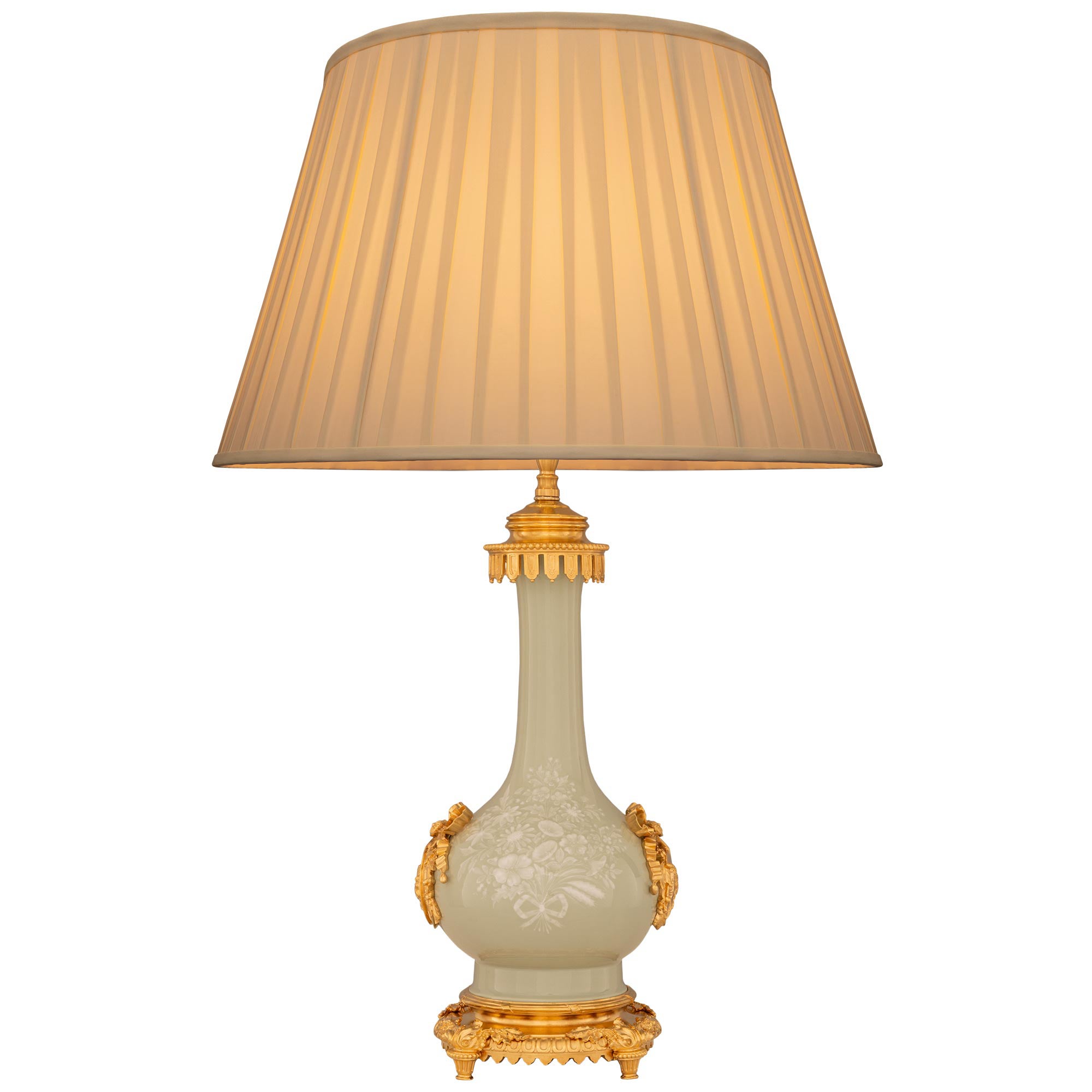 Lampe en porcelaine céladon et bronze doré de style Louis XVI du XIXe siècle