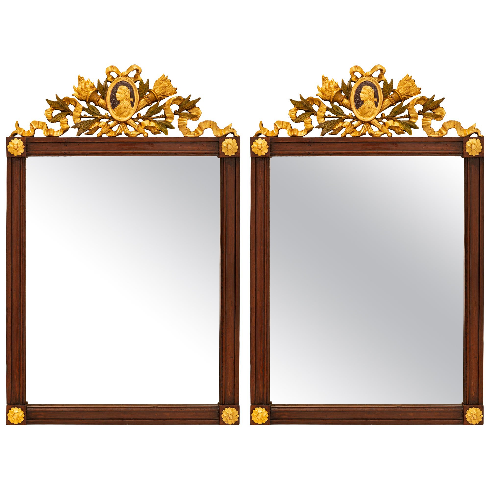Paire de miroirs italiens néo-classiques du 19ème siècle en acajou et bois doré en vente
