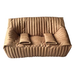  Sandra sofa  designed by Annie Hiéronimus for Cinna after she joined the Roset 