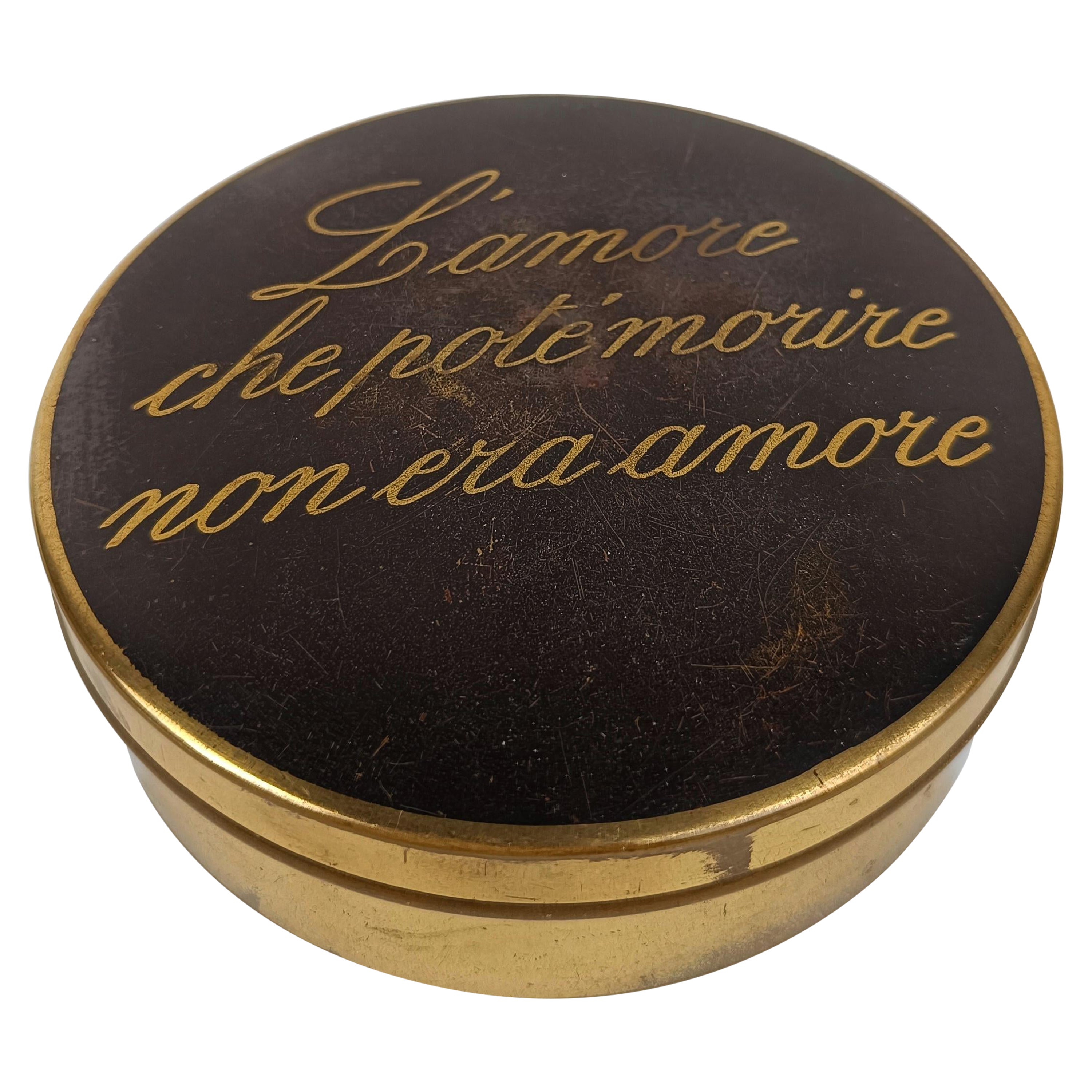 Boîte à étain italienne décorée d'un aphorisme sur l'amour de B. Auerbach en vente