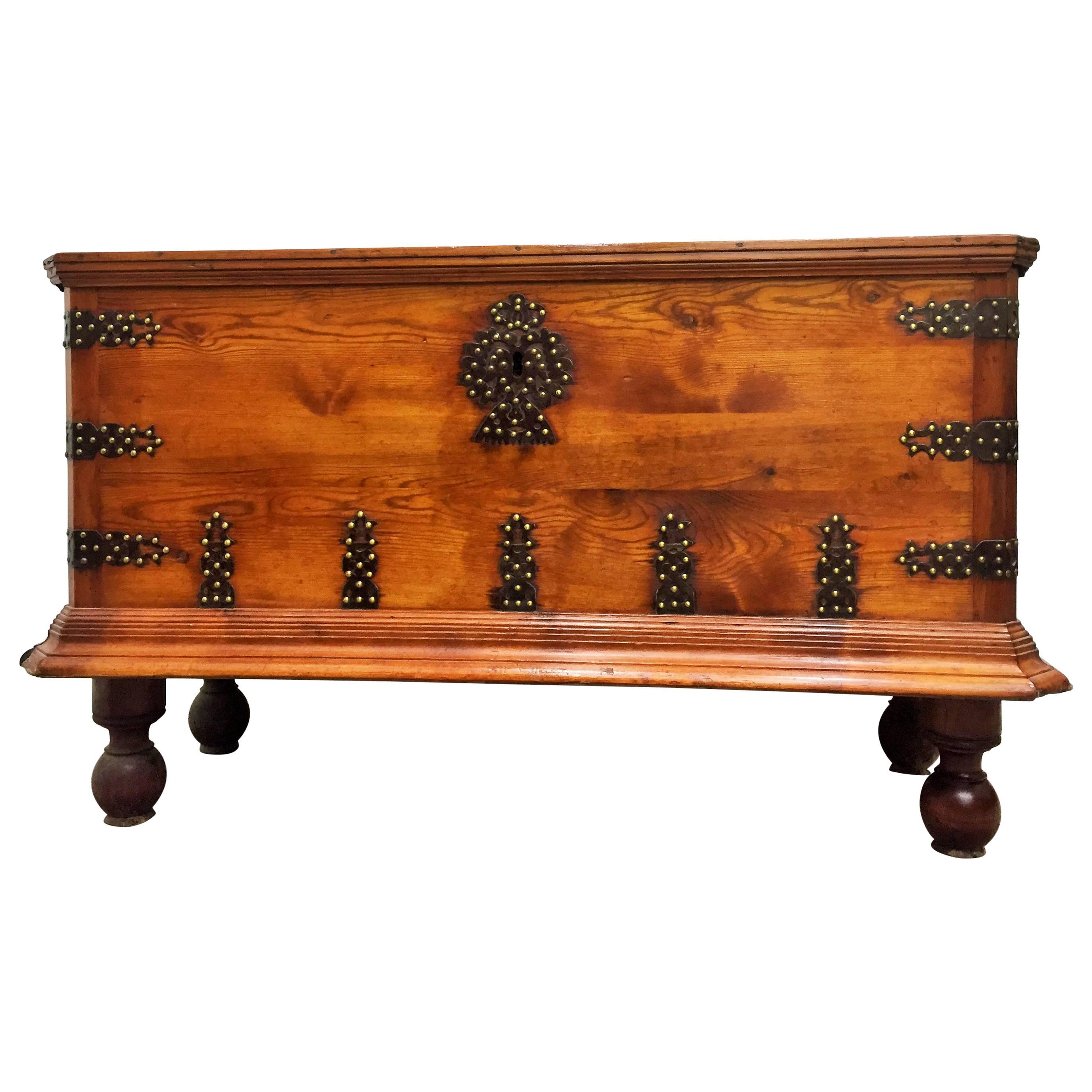 Rare 17th Century Oak Coffer / Trunk / Bench For Sale