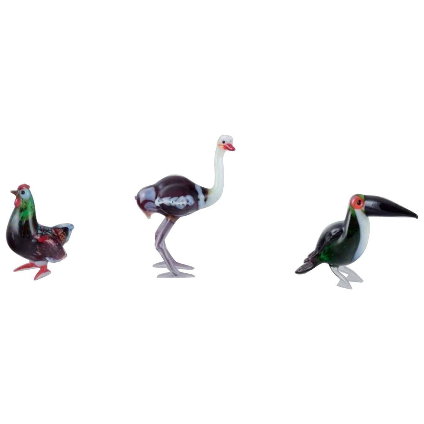 Murano, Italien. Eine Sammlung von drei Miniatur-Vogelfiguren aus Glas.