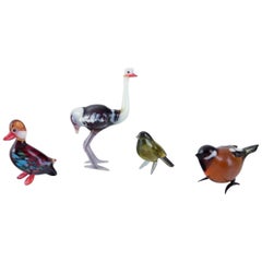 Murano, Italien. Sammlung von vier Miniatur-Vogelfiguren aus Glas.