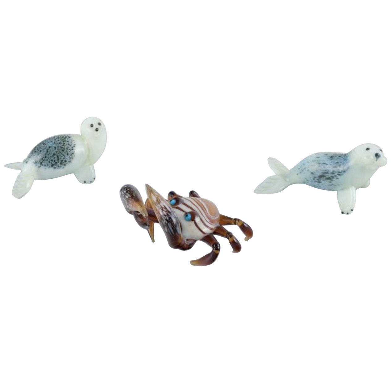 Murano, Italy. Three miniature glass animal figurines. Two seals and a crab. For Sale
