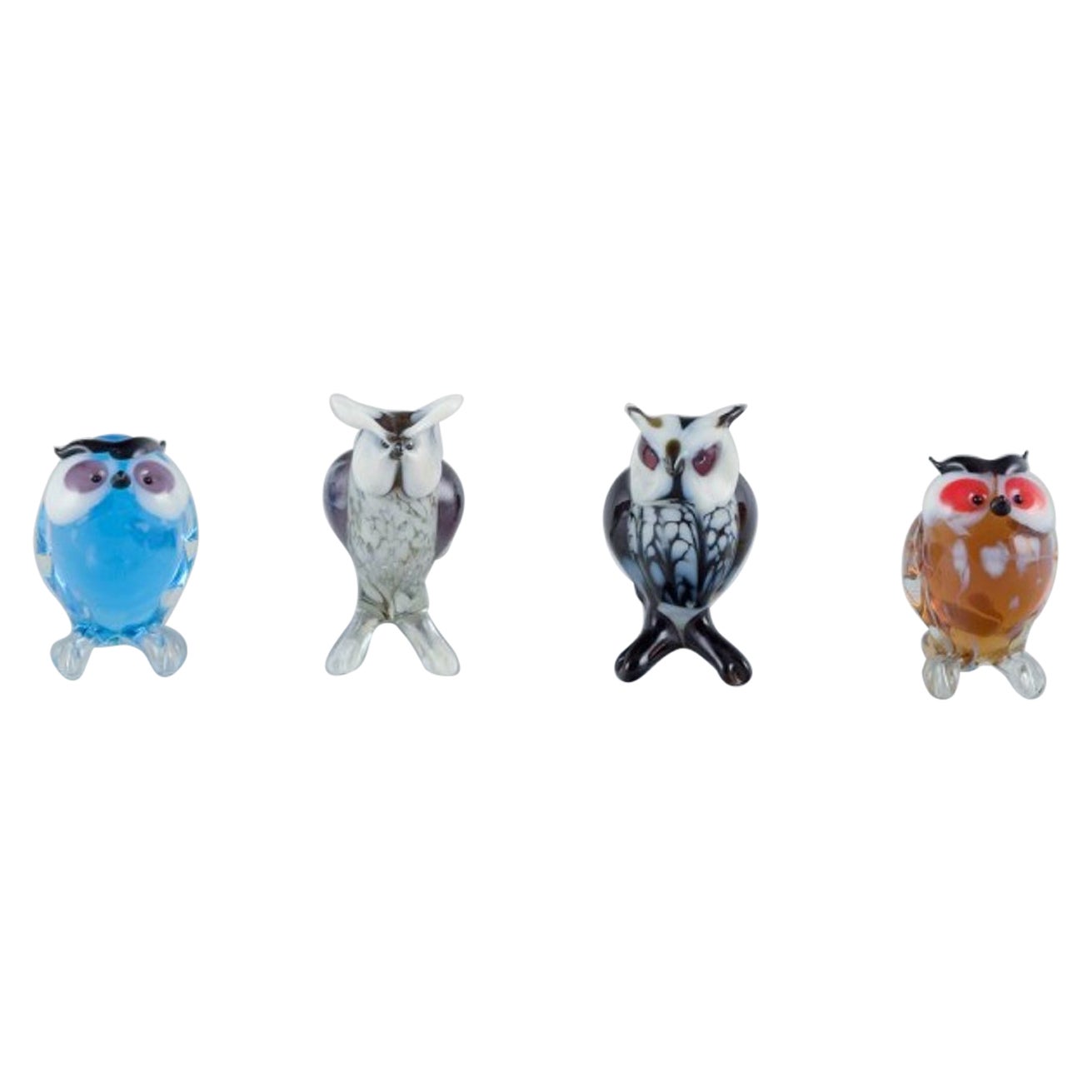 Murano, Italy. Collection of four miniature glass figurines of owls. For Sale
