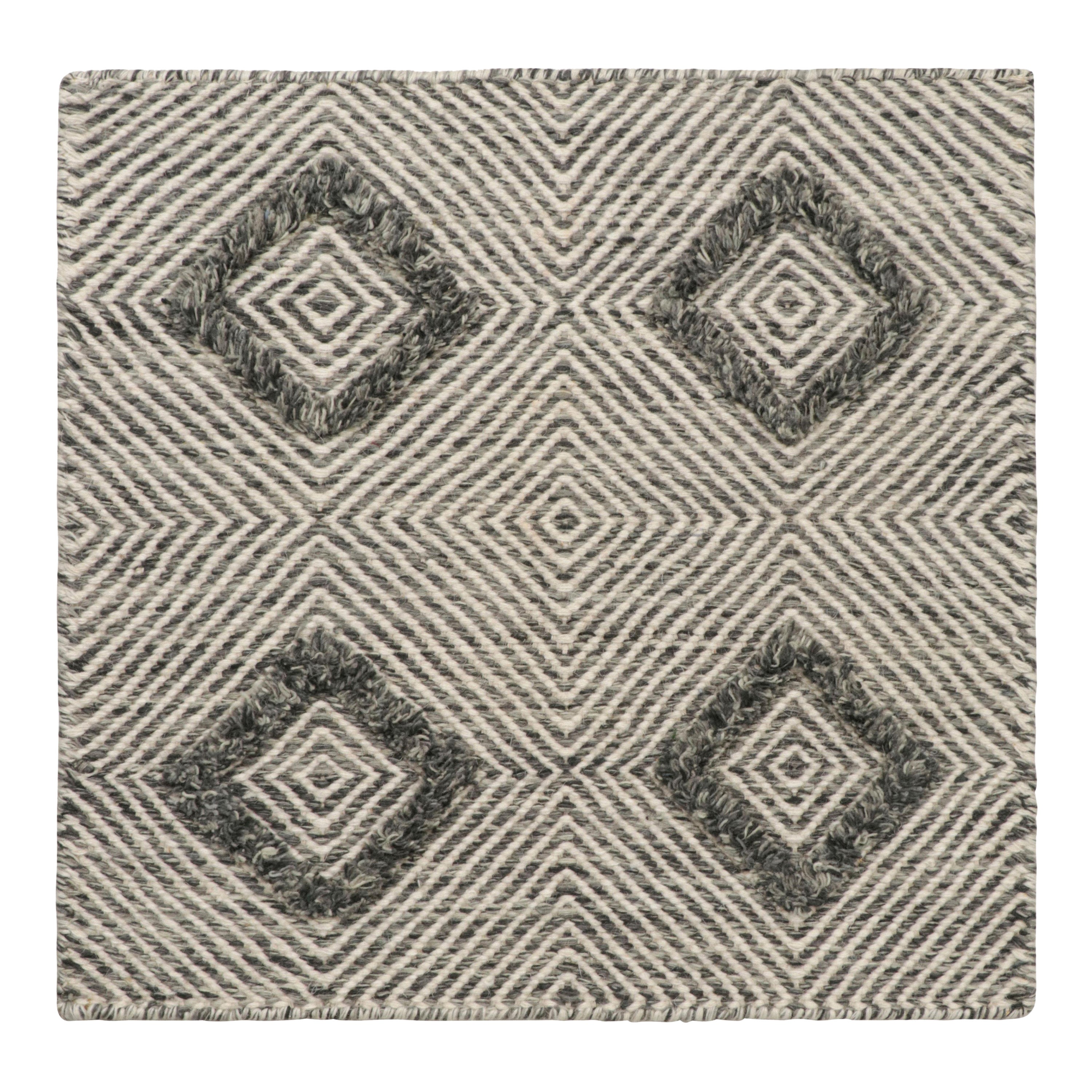 Rug & Kilim’s Contemporary Scatter Rug with White and Gray Geometric Patterns