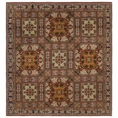 Europäischer Vintage-Teppich in Beige-Braun mit floralem, geometrischem Muster von Rug & Kilim