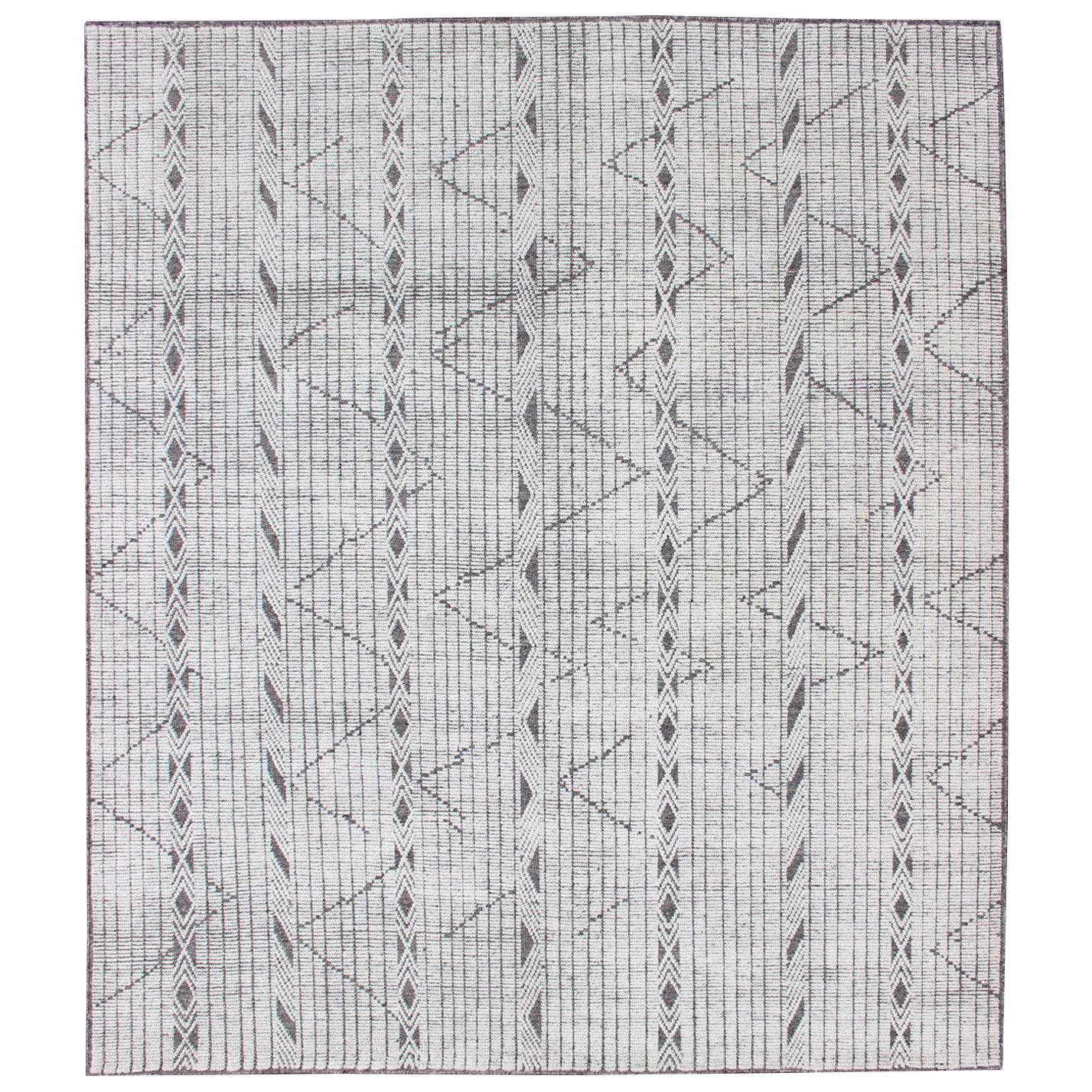 The Moderns Minimalist Hand-Knotted Wool Rugs in Off-White, Gray and Brown Colors (Tapis moderne minimaliste en laine nouée à la main aux couleurs blanc cassé, gris et Brown)