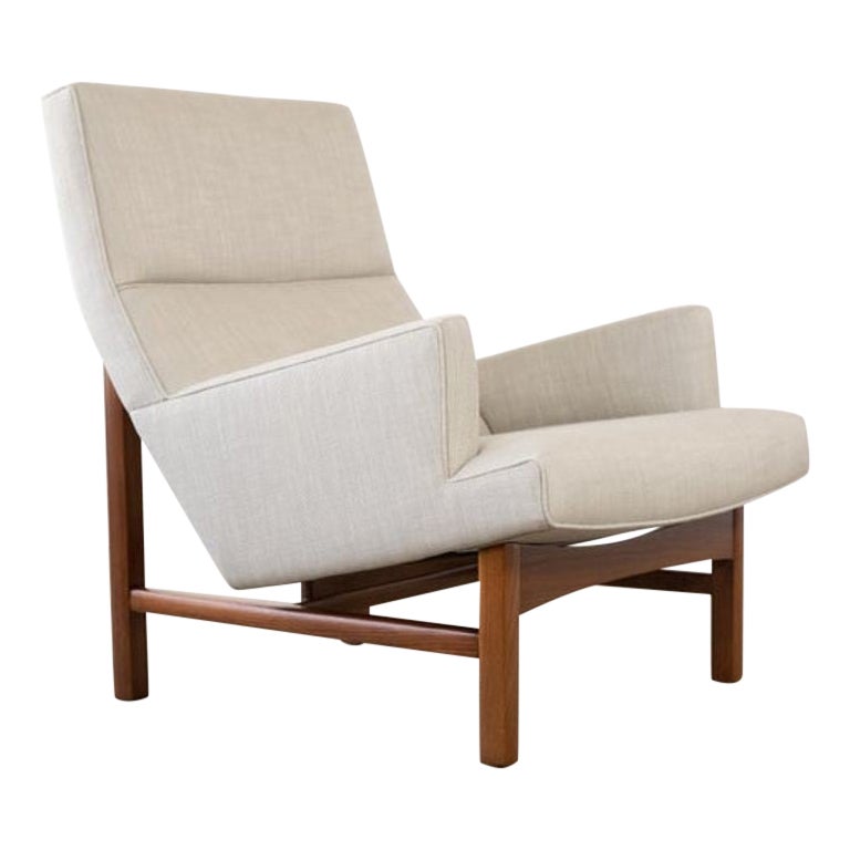 Jens Risom Floating Lounge Chair in Walnut Cradle Frame with Linen Upholstery For Sale