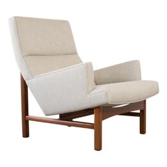 Vintage Jens Risom Floating Lounge Chair in Walnut Cradle Frame with Linen Upholstery
