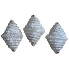 Tris di lampade da muro Venini a forma di conchiglia in vetro di murano .