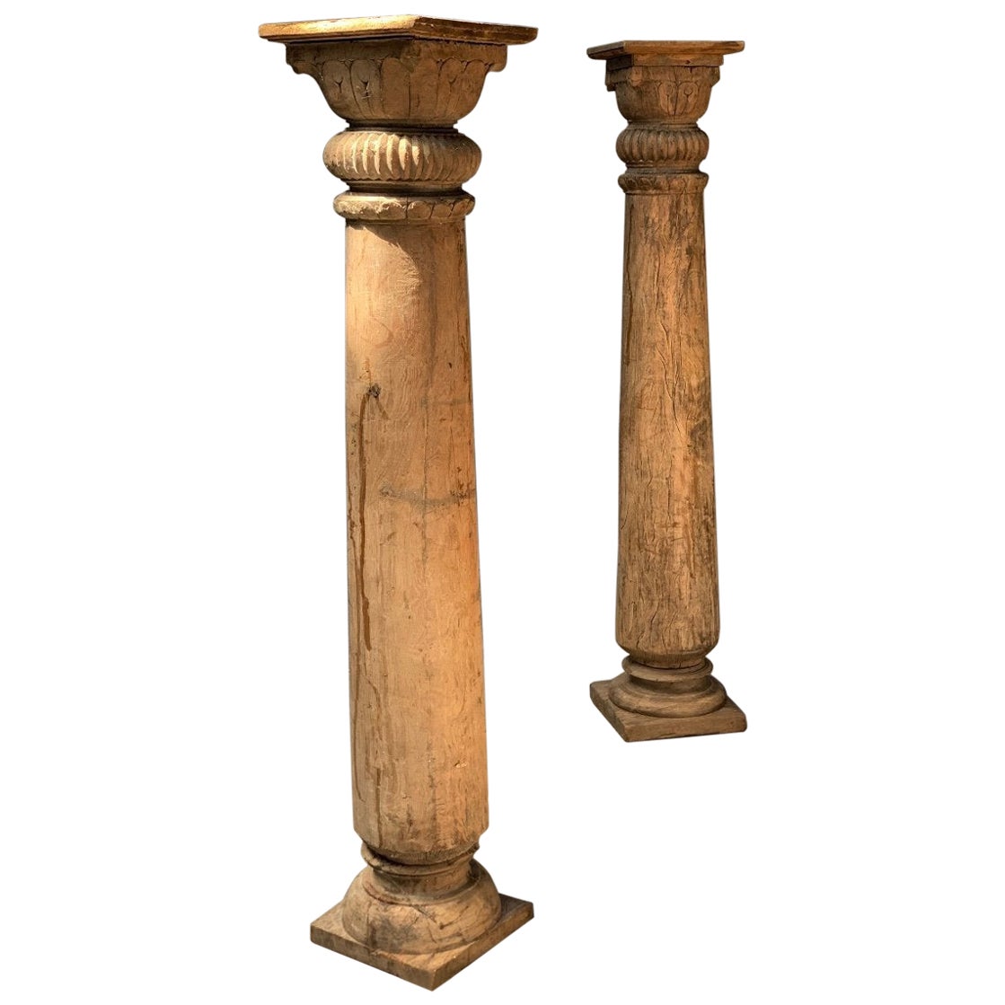Paire de piliers en Wood Wood indien du 18e siècle