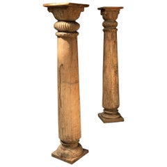 Paire de piliers en Wood Wood indien du 18e siècle