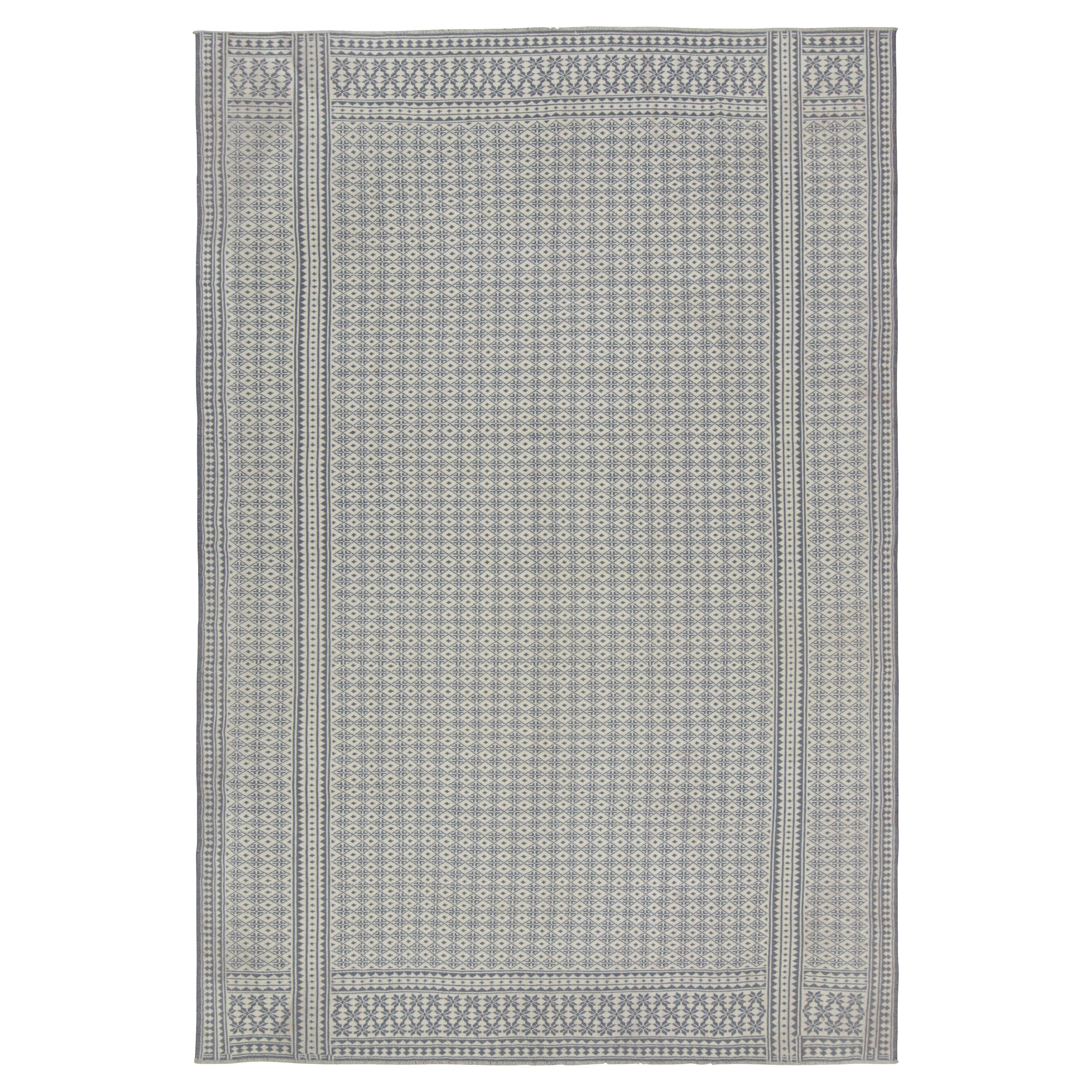 Rug & Kilim’s Zilu Style Kilim in White and Blue-Gray Geometric Pattern  For Sale