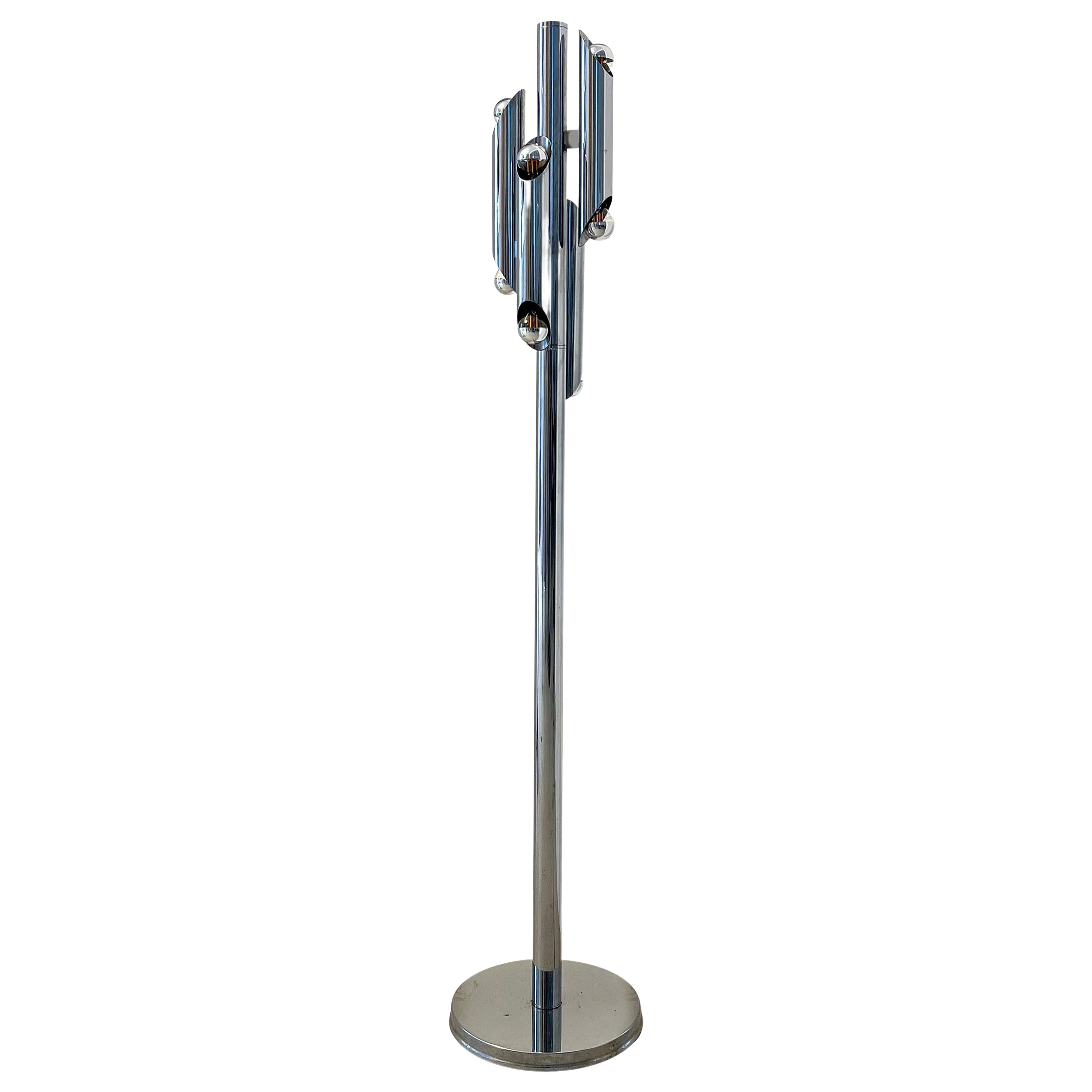 Sculptural tubular floor lamp in chrome metal, Space Age, Reggiani style For Sale
