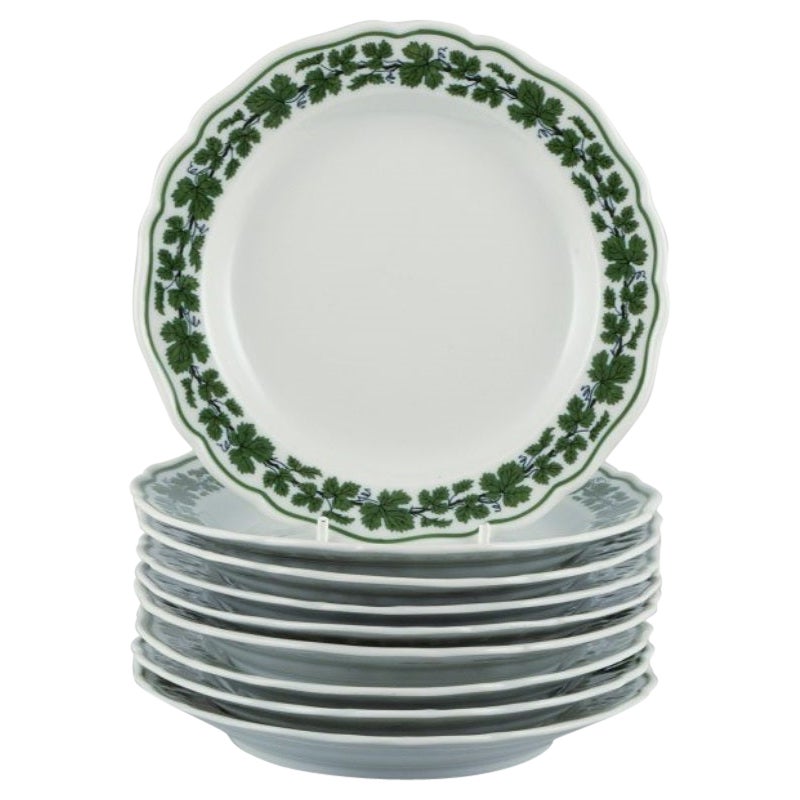 Meissen, Germany, Green Ivy Vine. Nine porcelain plates. 1930s/1940s. 