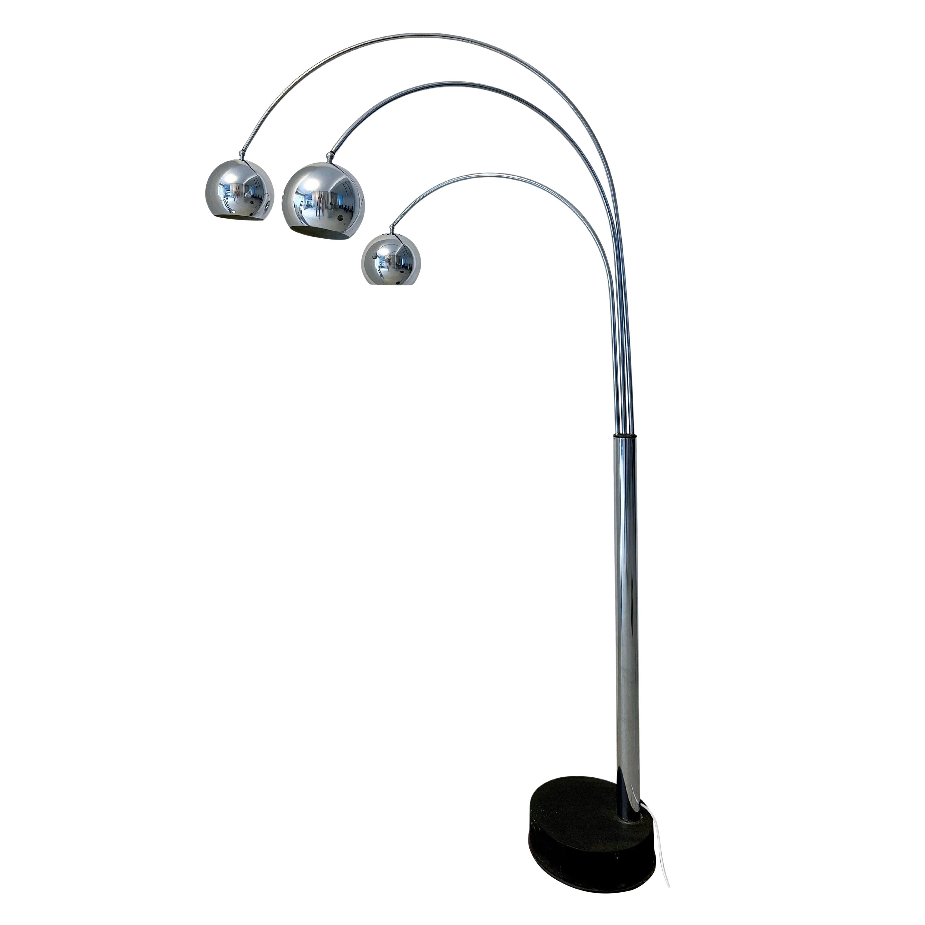 Sculptural Space Age Arco Floor Lamp, Chrome Metal, Three Lights, Reggiani For Sale