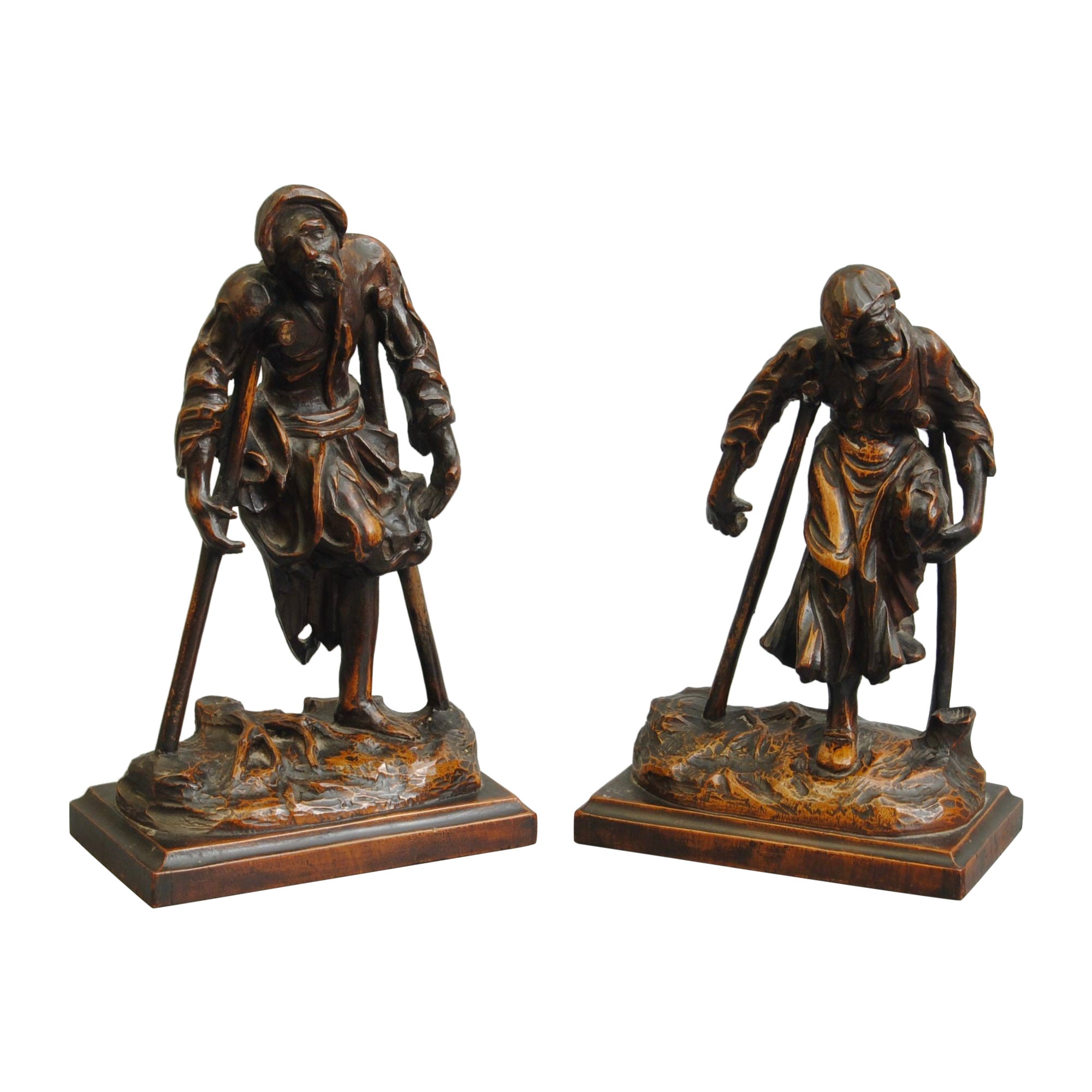 A PAIR OF FINELY CARved  Box WOOD Figuren von Bettlern im Angebot