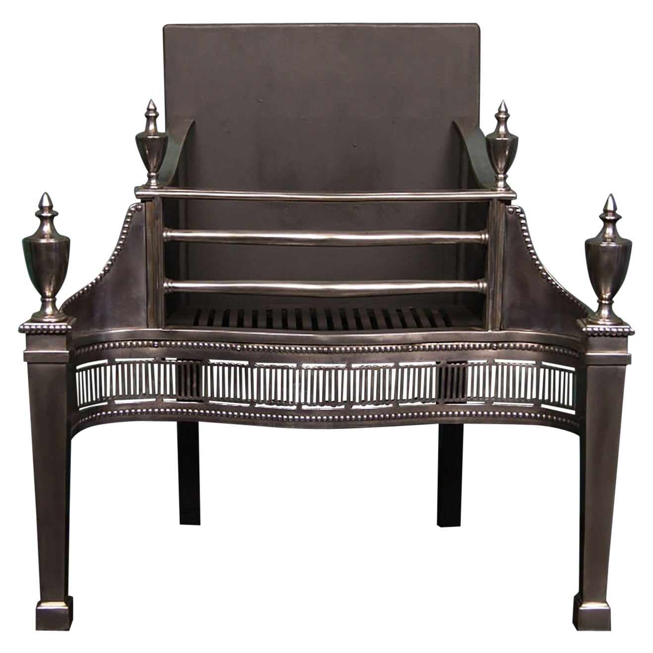 Une grille de cheminée en acier poli du 19ème siècle de style Adam