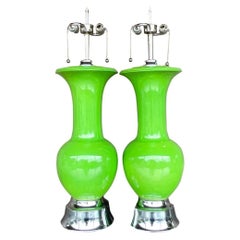 Paire de lampes monumentales en céramique émaillée vert pomme de style Régence vintage