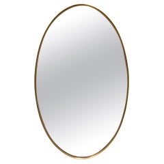 Miroir ovale classique de style français du milieu du siècle avec un cadre en bronze