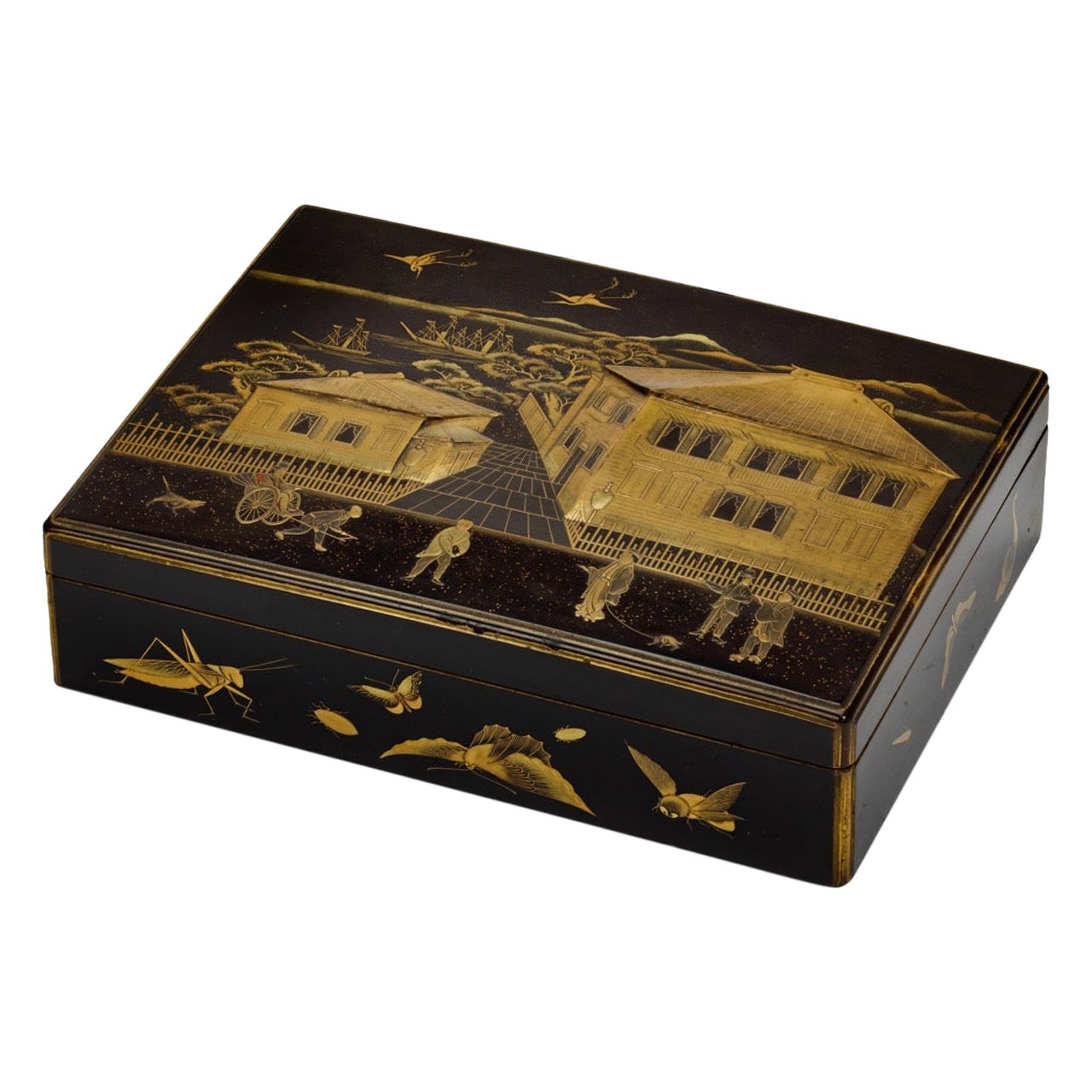 A Japanese export lacquer box with depiction of the Grand Hotel, Yokohama For Sale