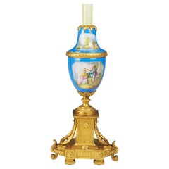 Lampe à poser en porcelaine de Sèvres Céleste Ormulo dorée du 19e siècle